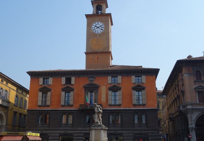 レッジオ・エミーリアの中心的な広場。