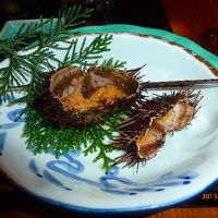 同じく夕食のウニ殻付き。