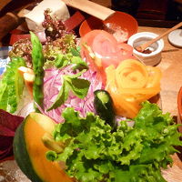 朝食の野菜盛り合わせ。女将さんが育てた野菜だという。