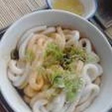 横丁で食べた伊勢うどんです。