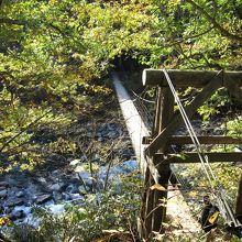 中津川渓谷にかかる「見倉のつり橋」