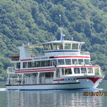 十和田湖の遊覧船が見えました