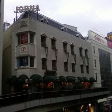 アールヌーボーっぽいデザイン。