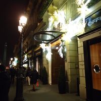 ホテルのエントランスはこじんまりとしている