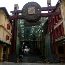 ファー・イースト・スクエア内にありますが