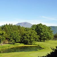 雄大な浅間山とゴルフ場