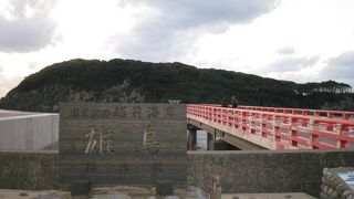 橋で島に渡るのが面白い