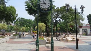 広場含め、周囲に４件の世界遺産があります。