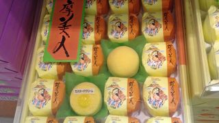 ロイヤル 鹿児島空港売店には、美味しい鹿児島名産品が並びます