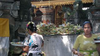 迷宮みたいなウブド市場