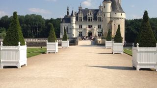 外観はシンプルなお城