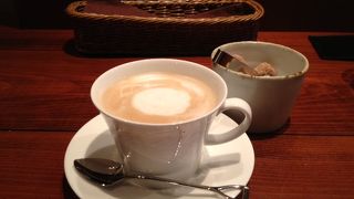 銀座で遅くまで開いているカフェ