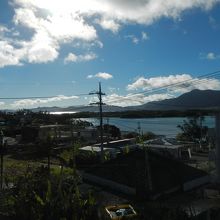 川平湾を見ながら食事をする事が出来ます