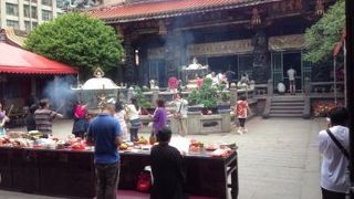 MRT龍山寺駅からすぐ