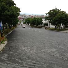 堂々としています。