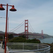 橋の色が鮮やかです。