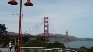 鉄らしくて、ゴツゴツした印象の橋です。