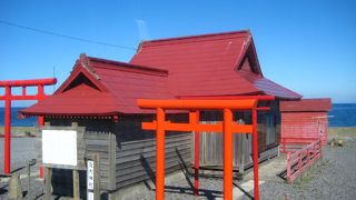 海をみつめる神社