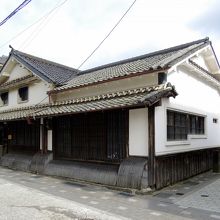 兵庫県篠山市の河原町妻入商家群 