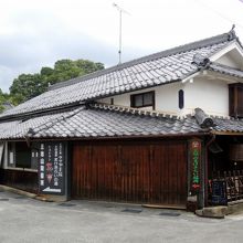 兵庫県篠山市の河原町妻入商家群 