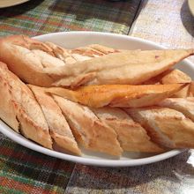 バゲット（バゲッ塔）　カットしてもらいました