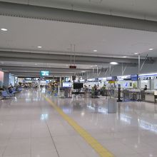 第１ターミナルの出発フロア、通路も広めです