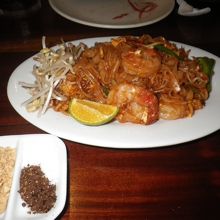 バッタイ焼きそば。味は濃い目ですが辛くはありません。