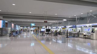 大阪や神戸からは遠いですが、空港そのものは良いですね（付：ANAラウンジ）
