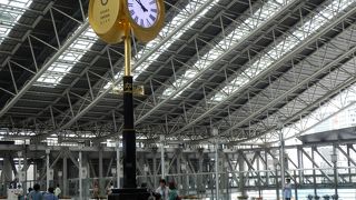 新装された大阪駅にできた階上広場