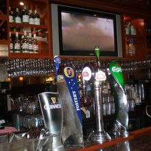 店の片隅には、バーカウンターも。