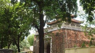 入口はタンロン遺跡とは別