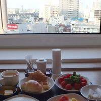 朝食はバイキング。ちなみに投稿者のチョイスはかなり片寄ってい