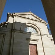 サン・ピエトロ教会はサンマリノ大聖堂（バジリカ・サント）の隣にあります♪