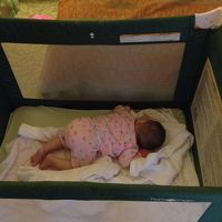 幼児連れの場合、頼めばベビーベッドを用意してくれます