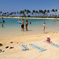 ホテルを出るとすぐラグーンで泳げます。