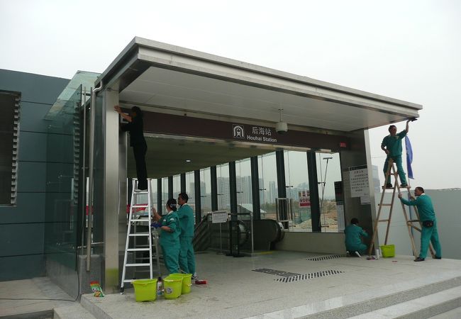 日本人には特に便利な新しい地下鉄駅