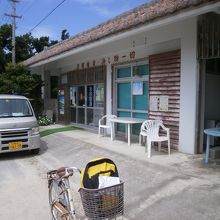 島にあるお店です。コンビニのような存在です。