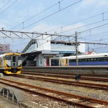 安房鴨川駅。JR特急は競争相手だ。