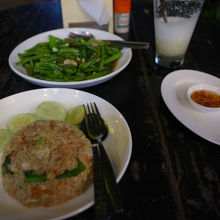 チャーハンの中に腐ったもの！？