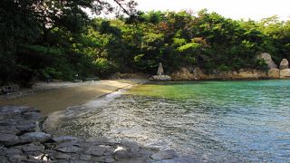 瀬戸内大橋を眼前に取り残されたような自然地形