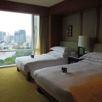 ベッドの上に緑の象さんが！