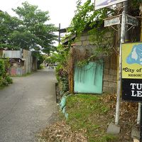 看板のところから脇道をまっすぐ突き当たり。