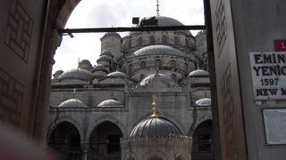 観光地のど真ん中にある大きなモスク