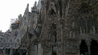 ここは外せないバルセロナのシンボル教会