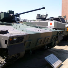 屋外には戦車以外にも色々あります