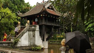 ホーチミン廟そばの小さなお寺