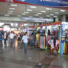 中央コンコースのお店に高級感は…ありません