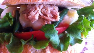 バーニャのパンはすごいボリューム