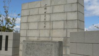 義戦と称えられている「小楠公義戦の碑」