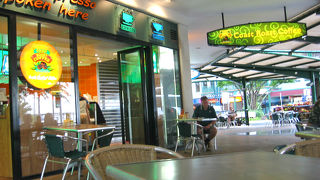 大きなカップのカプチーノと朝食